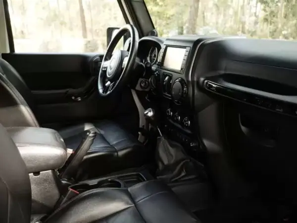 Jeep Wrangler Unlimited 2013 - 46500 EUR, 154453 km - AUTO.MOTO.pt - 154453km - foto 11 de 18