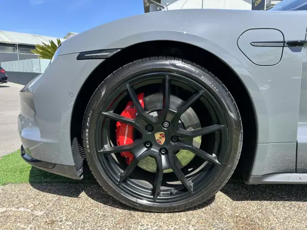 Porsche Taycan Sport Turismo 2025 - 130000 EUR, 19000 km - AUTO.MOTO.pt - 19000km - foto 24 de 78