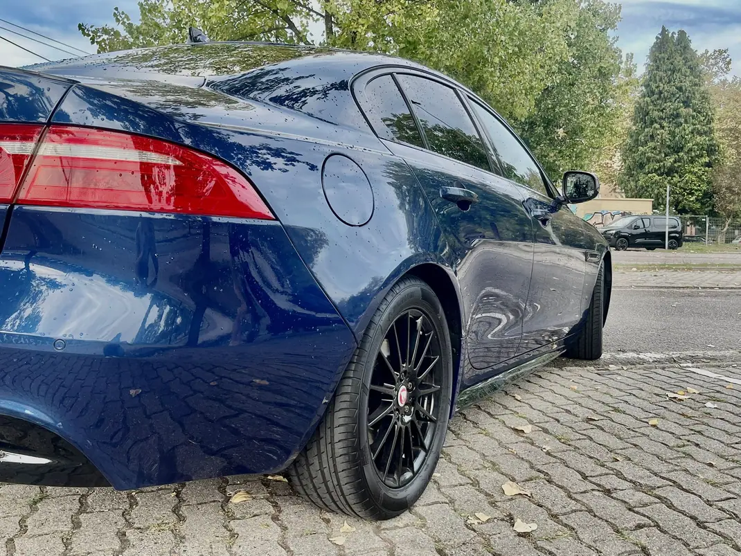 Jaguar XE 2016 - 16990 EUR, 154999 km - AUTO.MOTO.pt - 154999km - foto 7 de 13