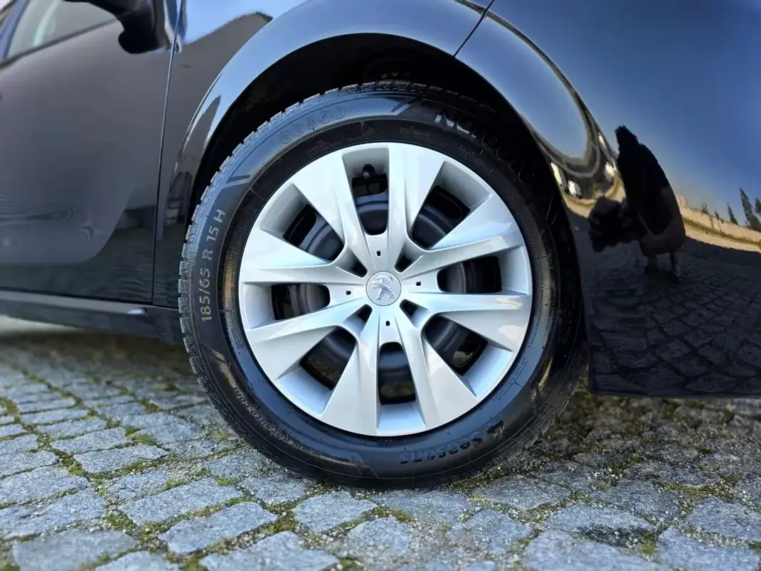 Peugeot 208 2012 - 7500 EUR, 137000 km - AUTO.MOTO.pt - 137000km - foto 4 de 25