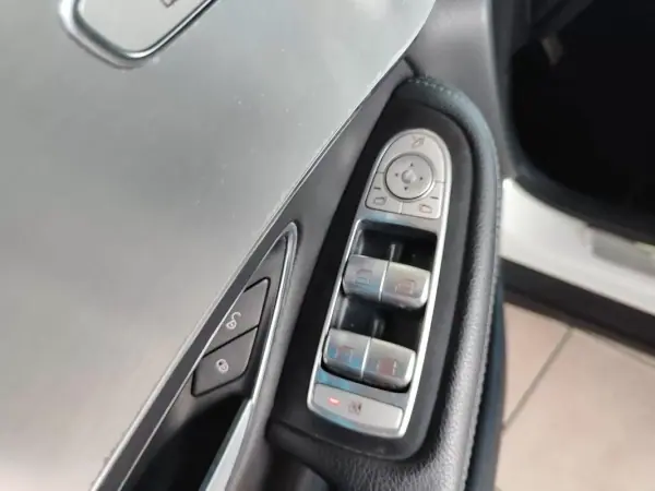 Mercedes-Benz GLC 220 2015 - 27450 EUR, 178000 km - AUTO.MOTO.pt - 178000km - foto 21 de 39