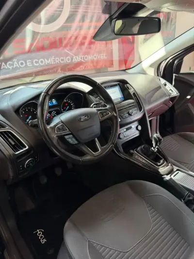 Ford Focus 2018 - 10900 EUR, 145000 km - AUTO.MOTO.pt - 145000km - foto 7 de 9