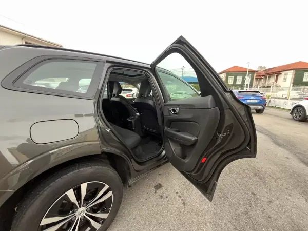 Volvo XC 60 2020 - 32750 EUR, 141000 km - AUTO.MOTO.pt - 141000km - foto 34 de 51