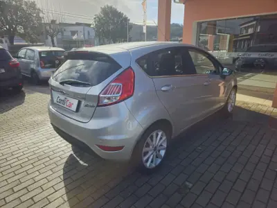 Ford Fiesta 2015 - 9990 EUR, 120400 km - AUTO.MOTO.pt - 120400km - foto 4 de 12