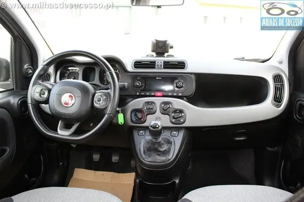 Fiat Panda 2017 - 7950 EUR, 92000 km - AUTO.MOTO.pt - 92000km - foto 27 de 28