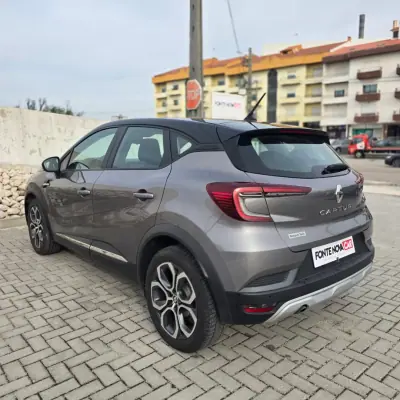 Renault Captur 2021 - 16900 EUR, 35450 km - foto 3 de 21