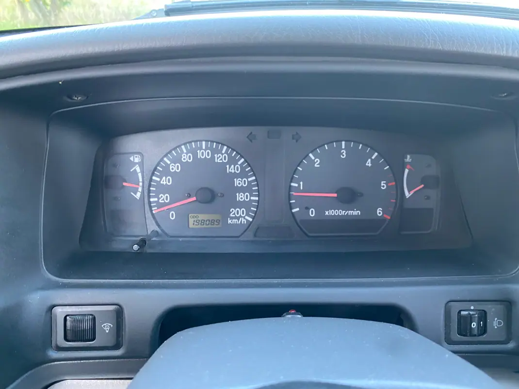 Mitsubishi Pajero 2001 - 12750 EUR, 199500 km - AUTO.MOTO.pt - 199500km - foto 7 de 11