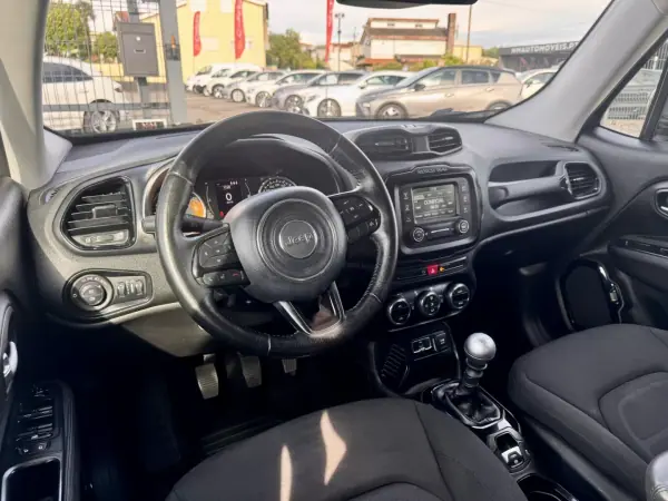 Jeep Renegade 2016 - 15500 EUR, 138000 km - AUTO.MOTO.pt - 138000km - foto 9 de 22