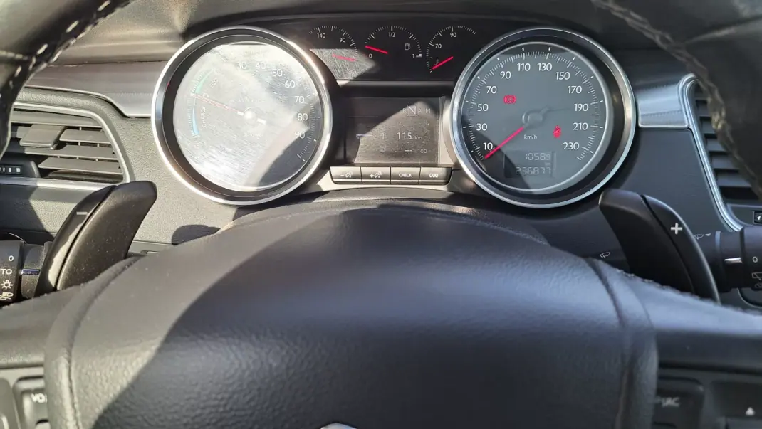 Peugeot 508 RXH 2012 - 8900 EUR, 236877 km - AUTO.MOTO.pt - 236877km - foto 17 de 33