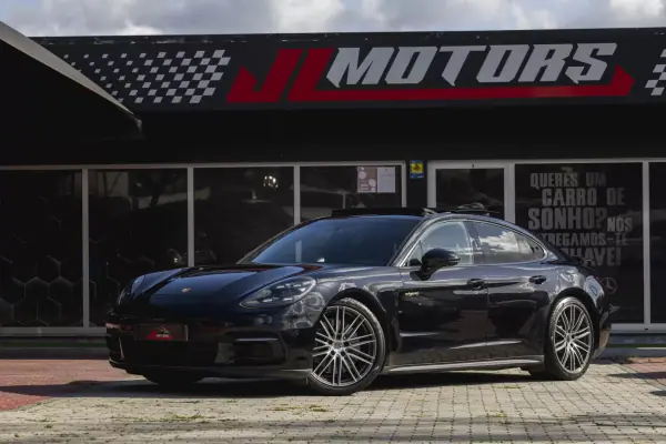Porsche Panamera 4 E-Hybrid 2019 Híbrido Plug-In — 108 300 km · Porto Porsche Panamera 4 E-Hybrid 2019 Híbrido Plug-In