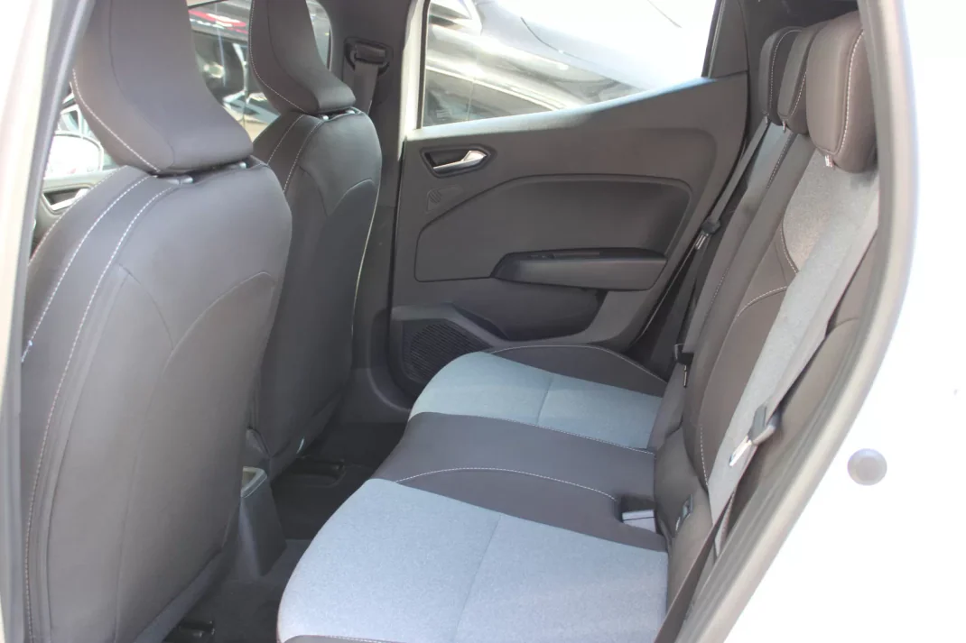 Renault Clio 2024 - 18750 EUR, 1753 km - AUTO.MOTO.pt - 1753km - foto 6 de 22