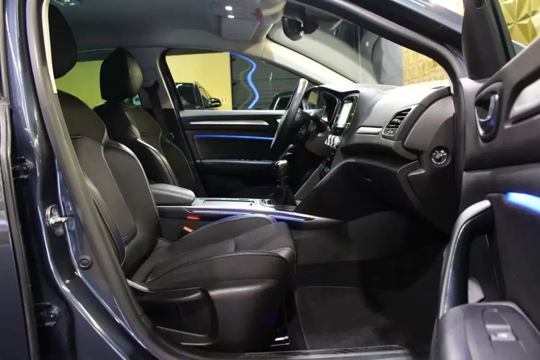 Renault Mégane Sport Tourer 2022 - 15900 EUR, 141000 km - AUTO.MOTO.pt - 141000km - foto 13 de 30