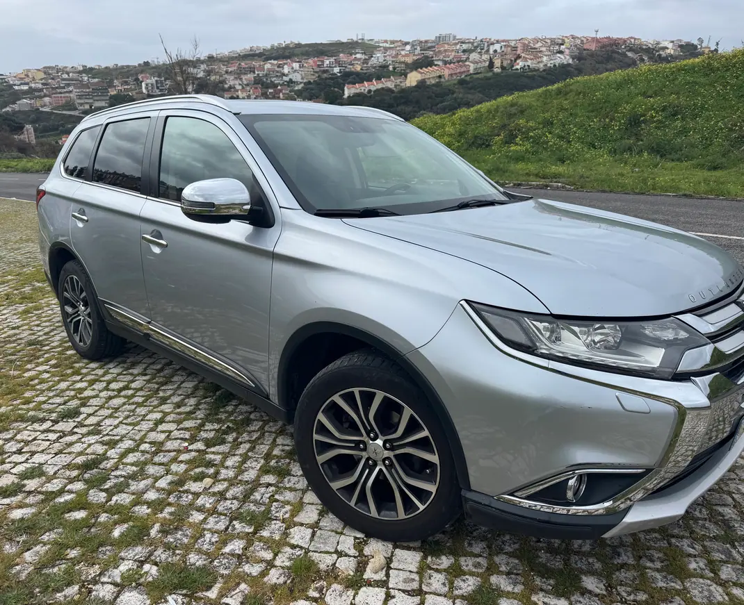 Mitsubishi Outlander 2017 - 15750 EUR, 185000 km - AUTO.MOTO.pt - 185000km - foto 1 de 15