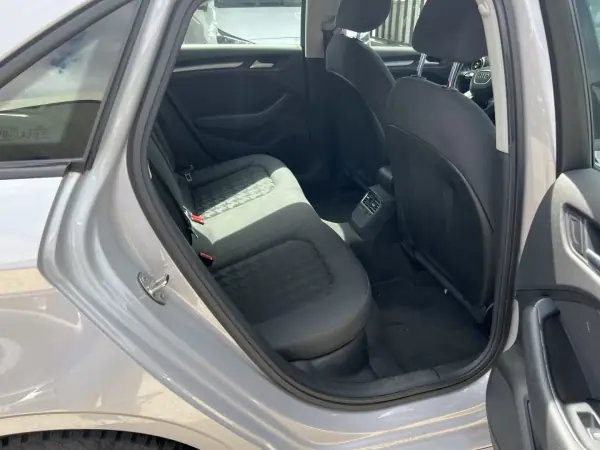 Audi A3 Limousine 2015 - 13900 EUR, 148500 km - AUTO.MOTO.pt - 148500km - foto 17 de 18