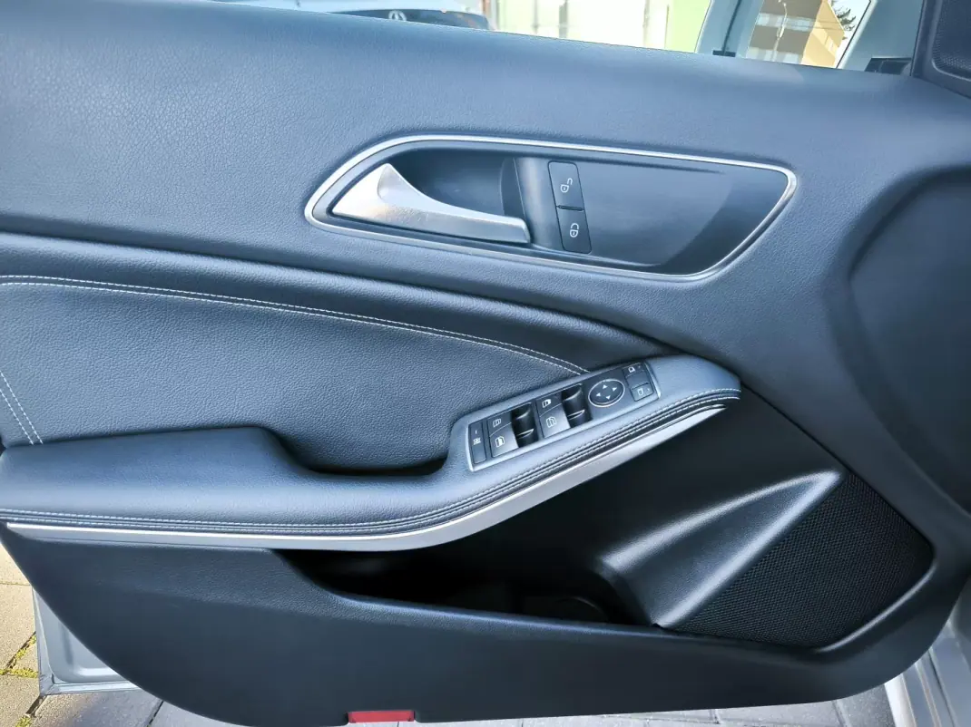 Mercedes-Benz A 160 2014 - 15950 EUR, 64000 km - AUTO.MOTO.pt - 64000km - foto 28 de 34