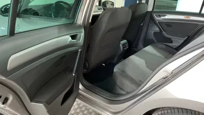 Volkswagen e-Golf 2016 - 9990 EUR, 130000 km - AUTO.MOTO.pt - 130000km - foto 10 de 10