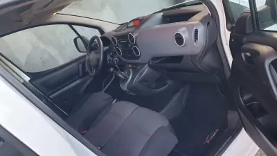 Peugeot PATNER 1.6 HDI 3 LUG 2019 - 8999 EUR, 212000 km - AUTO.MOTO.pt - 212000km - foto 7 de 12