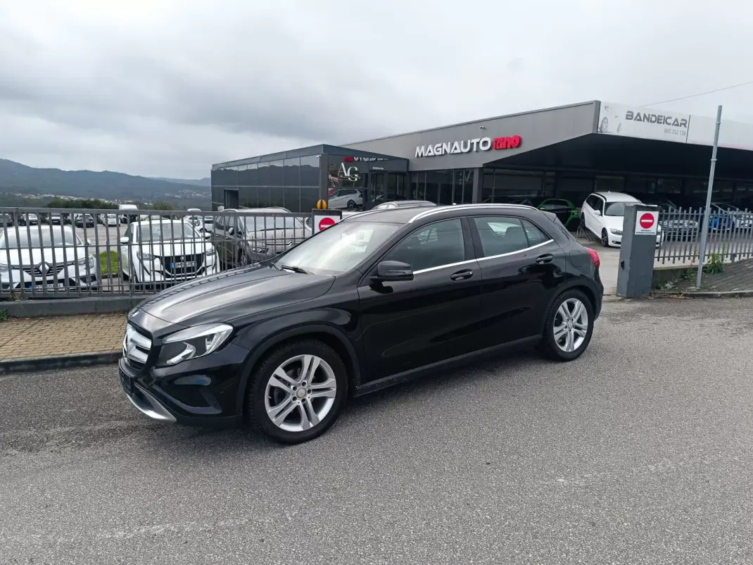 Mercedes-Benz GLA 180 2015 - 22500 EUR, 120000 km - AUTO.MOTO.pt - 120000km - foto 1 de 28