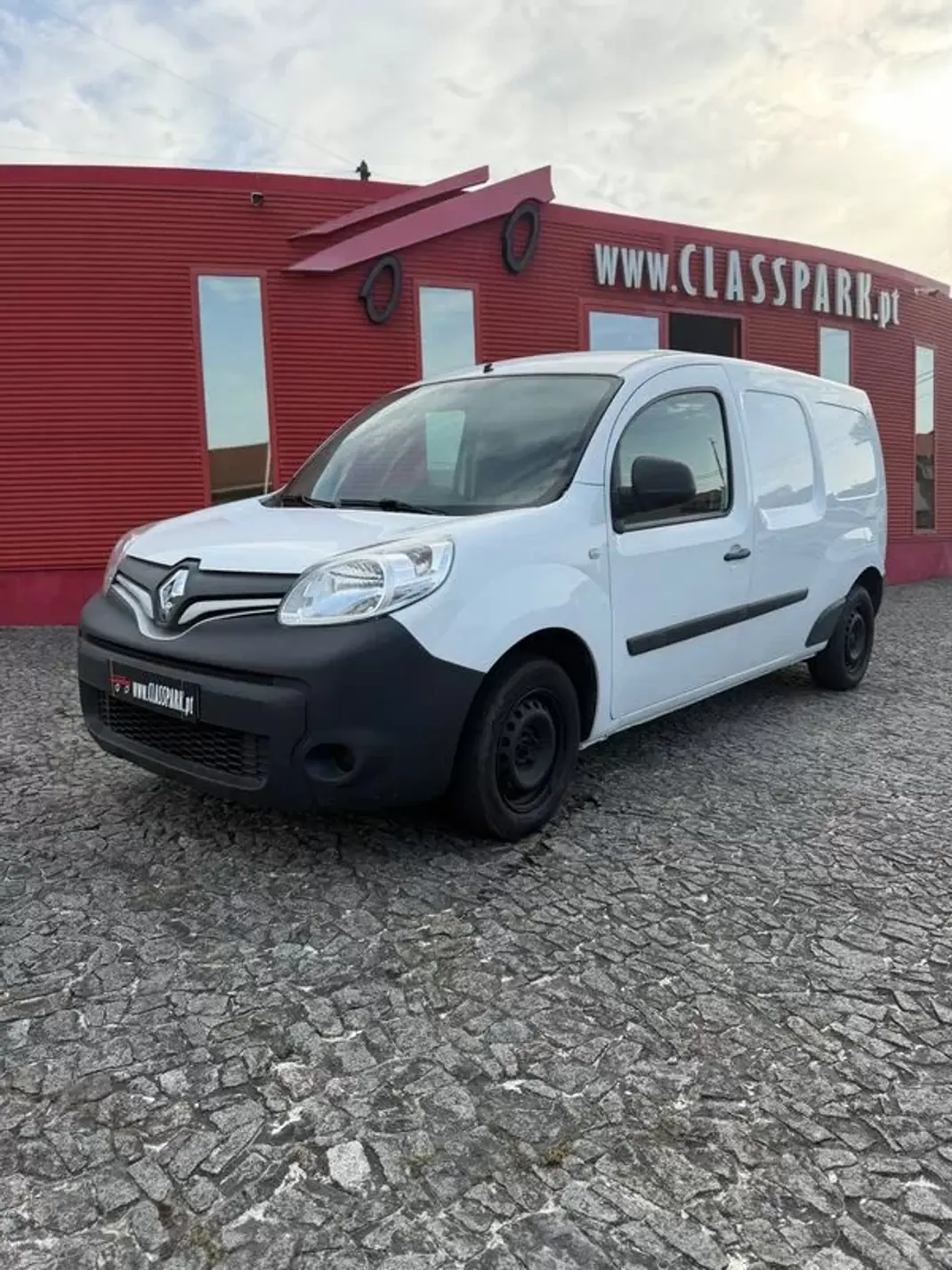 Renault 2016 - 10500 EUR, 180000 km - AUTO.MOTO.pt - 180000km - foto 2 de 7