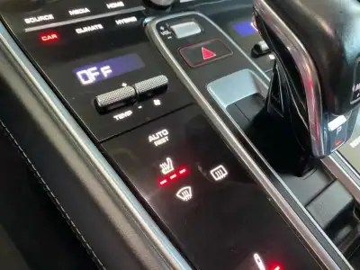Porsche Panamera 2018 - 60500 EUR, 104962 km - AUTO.MOTO.pt - 104962km - foto 24 de 58