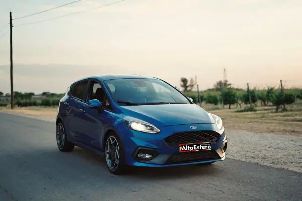 Ford Fiesta 2019 - 19900 EUR, 89800 km - AUTO.MOTO.pt - 89800km - foto 6 de 11