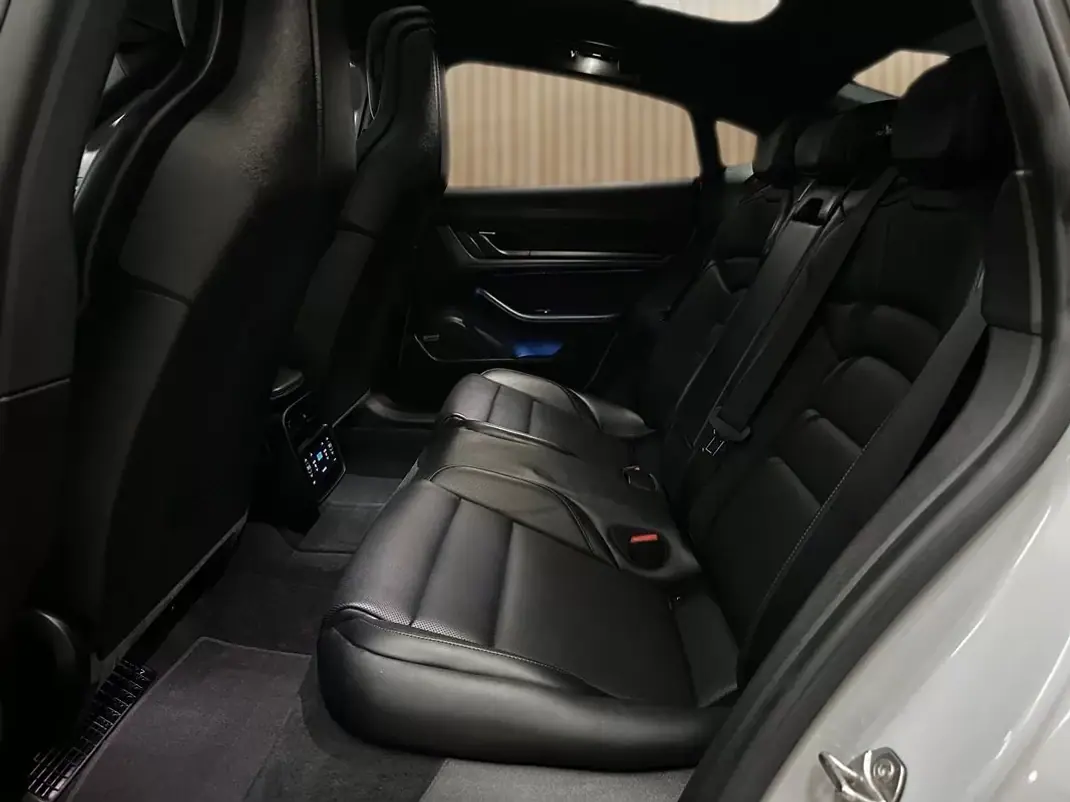 Porsche Taycan 2023 - 68800 EUR, 94000 km - AUTO.MOTO.pt - 94000km - foto 11 de 20