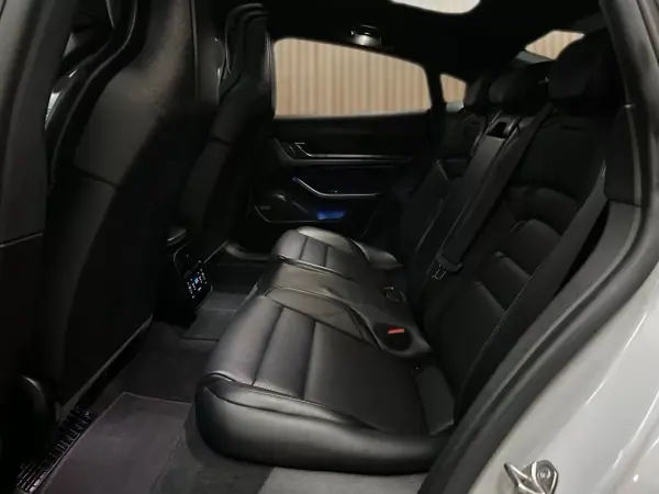 Porsche Taycan 2023 - 68800 EUR, 94000 km - AUTO.MOTO.pt - 94000km - foto 11 de 20