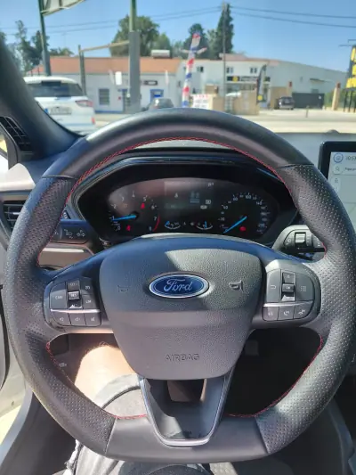 Ford Focus 2023 - 17900 EUR, 70000 km - AUTO.MOTO.pt - 70000km - foto 4 de 14