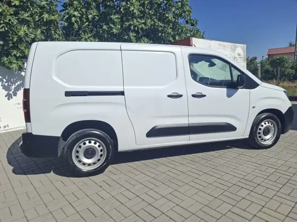 Peugeot Partner 2022 - 14850 EUR, 98726 km - AUTO.MOTO.pt - 98726km - foto 30 de 40