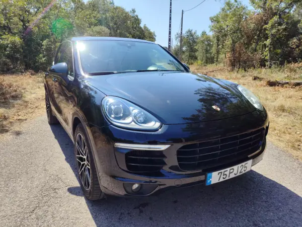 Porsche Cayenne 2015 - 35900 EUR, 206900 km - AUTO.MOTO.pt - 206900km - foto 7 de 27