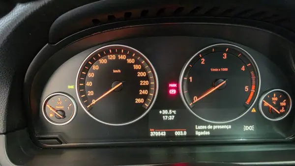 BMW 520 2011 - 10900 EUR, 370543 km - AUTO.MOTO.pt - 370543km - foto 36 de 54