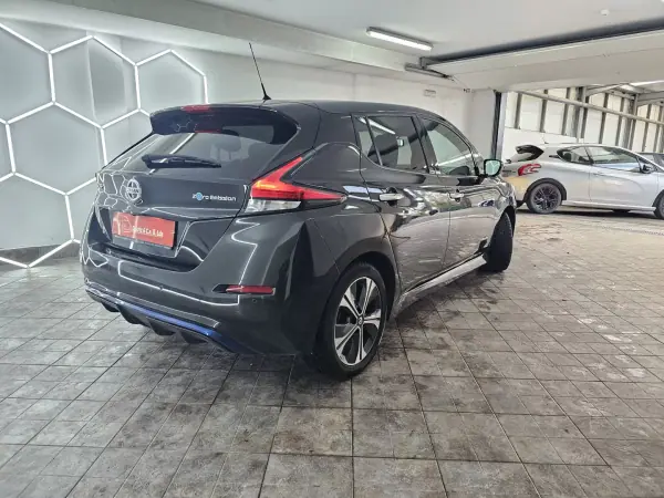 Nissan Leaf 2019 - 19500 EUR, 25097 km - AUTO.MOTO.pt - 25097km - foto 17 de 41