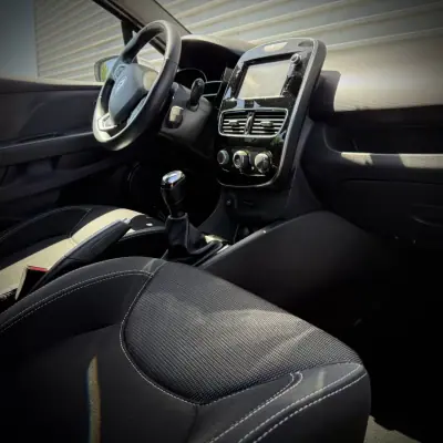 Renault Clio 2017 - 9900 EUR, 145000 km - AUTO.MOTO.pt - 145000km - foto 12 de 12