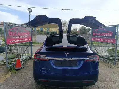 Tesla Model X 2020 - 45500 EUR, 85990 km - AUTO.MOTO.pt - 85990km - foto 35 de 38
