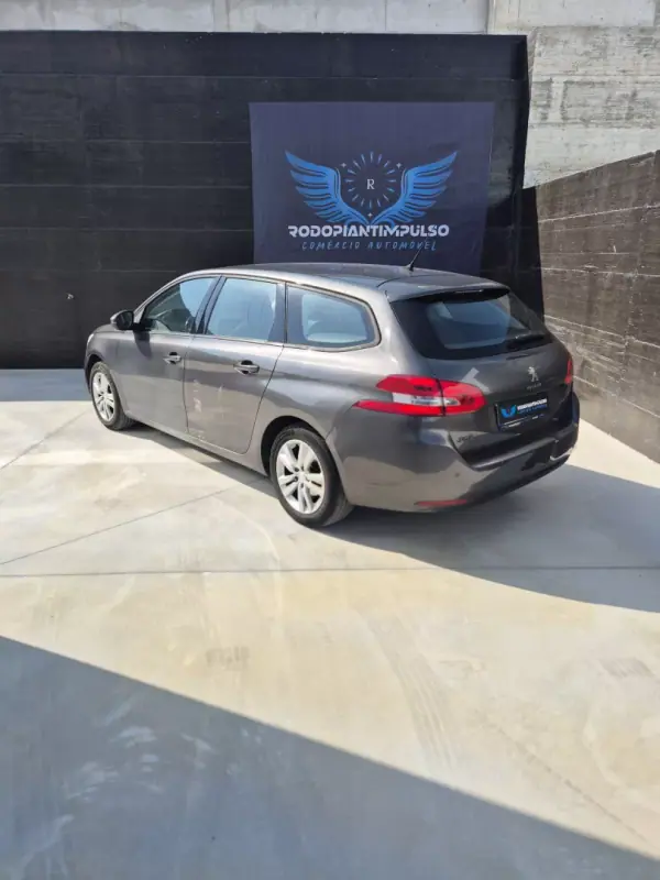 Peugeot 308 SW 2018 - 10500 EUR, 261000 km - 261000km - foto 4 de 38