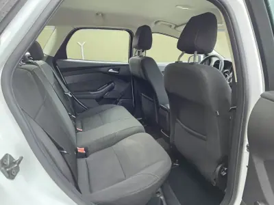 Ford Focus SW 2015 - 7990 EUR, 218000 km - AUTO.MOTO.pt - 218000km - foto 11 de 14