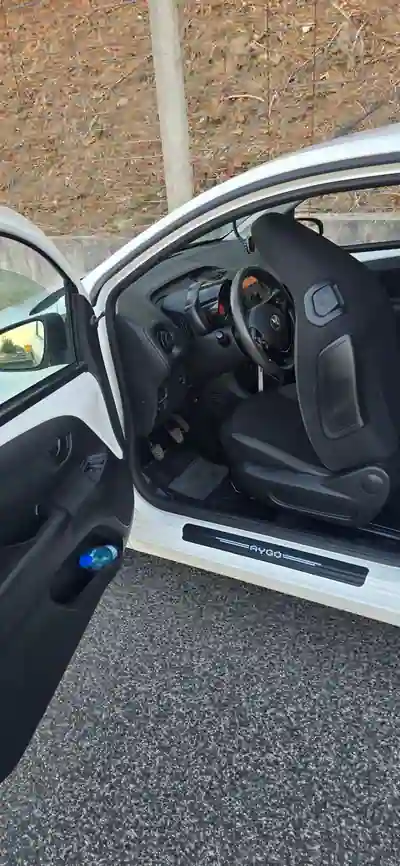 Toyota Aygo 2017 - 8750 EUR, 124500 km - 124500km - foto 8 de 13