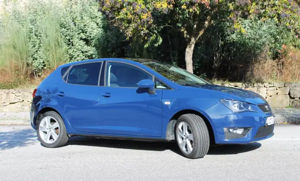 SEAT Ibiza 2017 - 12500 EUR, 55000 km - AUTO.MOTO.pt - 55000km - foto 5 de 41
