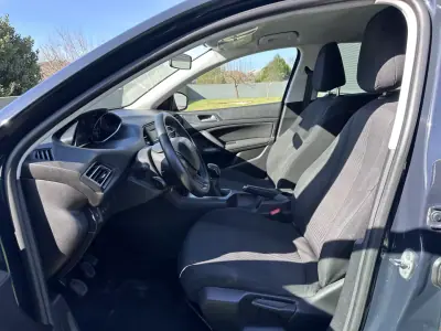 Peugeot 308 2018 - 12500 EUR, 280000 km - AUTO.MOTO.pt - 280000km - foto 30 de 41