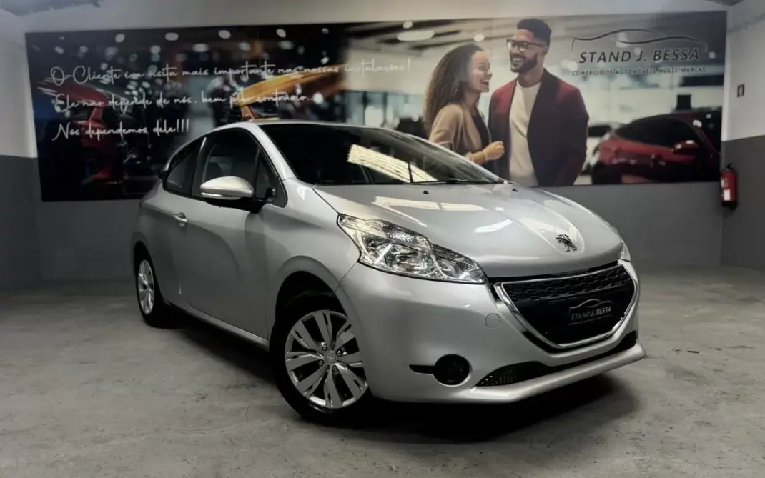 Peugeot 208 2014 - 8990 EUR, 174000 km - AUTO.MOTO.pt - 174000km - foto 1 de 9