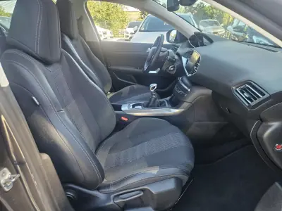 Peugeot 308 2018 - 13200 EUR, 61900 km - 61900km - foto 16 de 37