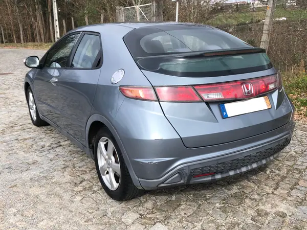 Honda Civic 2008 - 3500 EUR, 249000 km - AUTO.MOTO.pt - 249000km - foto 5 de 8