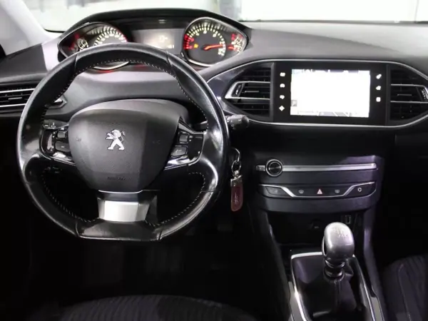 Peugeot 308 SW 2016 - 8900 EUR, 350824 km - AUTO.MOTO.pt - 350824km - foto 6 de 16