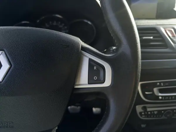 Renault Mégane Sport Tourer 2011 - 8990 EUR, 214000 km - AUTO.MOTO.pt - 214000km - foto 18 de 38