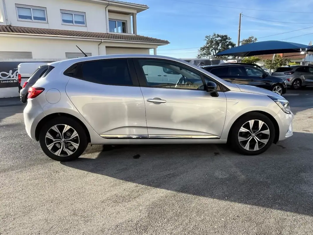 Renault Clio 2023 - 15450 EUR, 66000 km - AUTO.MOTO.pt - 66000km - foto 4 de 43