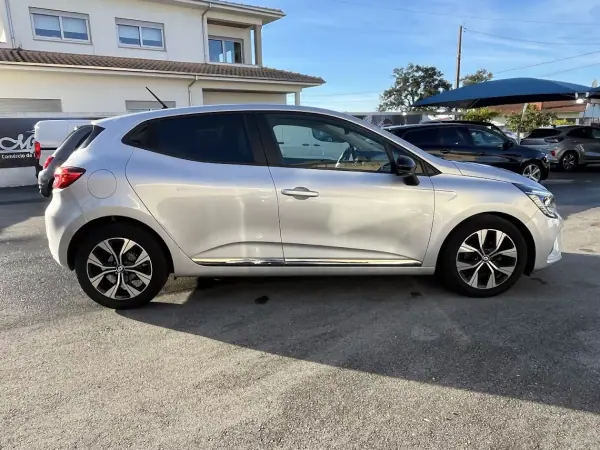 Renault Clio 2023 - 15450 EUR, 66000 km - AUTO.MOTO.pt - 66000km - foto 4 de 43