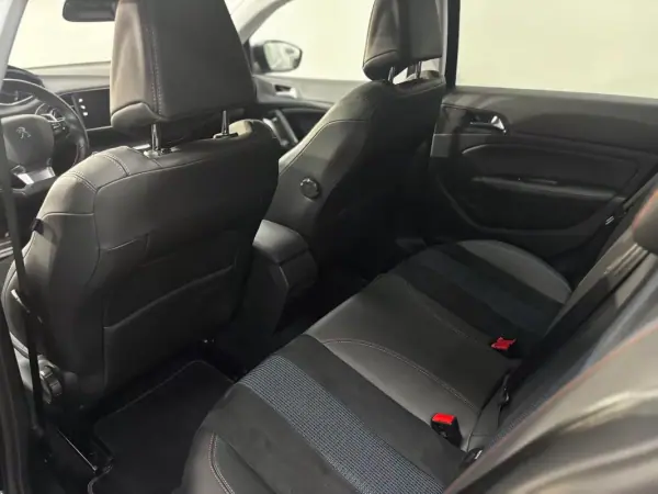 Peugeot 308 2019 - 14500 EUR, 50000 km - AUTO.MOTO.pt - 50000km - foto 15 de 51