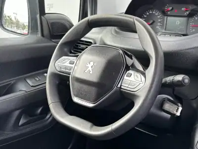Peugeot Partner 1.6 BlueHdi 100cv Premium 2020 - 13990 EUR, 135000 km - AUTO.MOTO.pt - 135000km - foto 15 de 35