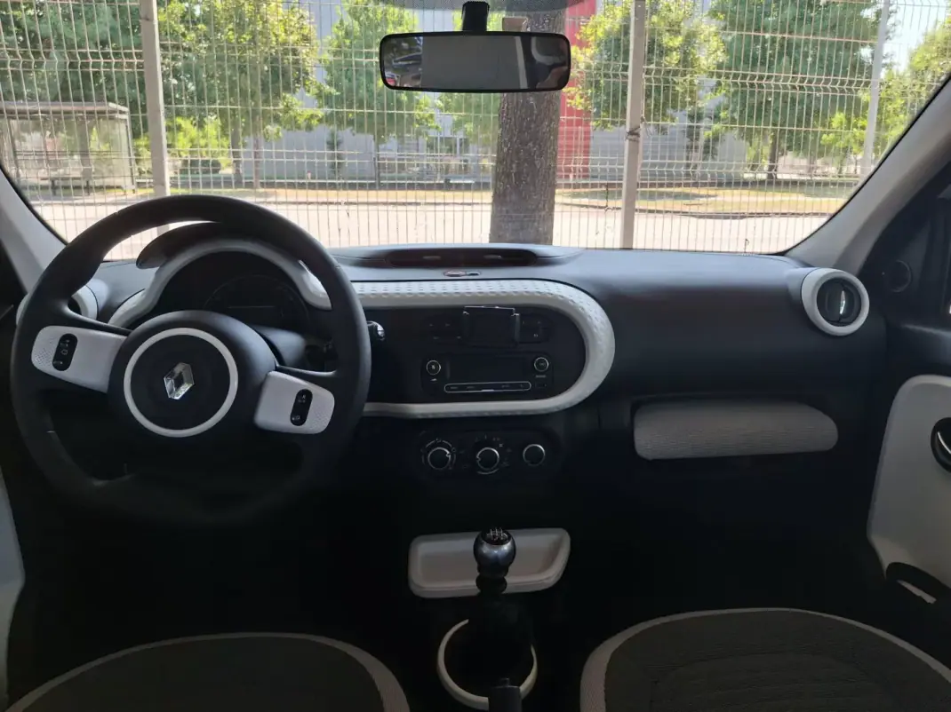 Renault Twingo 2018 - 10950 EUR, 60000 km - AUTO.MOTO.pt - 60000km - foto 12 de 12