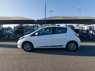 Toyota Yaris 2018 - 11990 EUR, 105000 km - AUTO.MOTO.pt - 105000km - foto 6 de 28